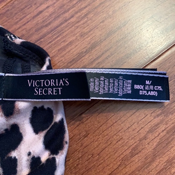 Victoria Secret sports bra—never worn - Picture 3 of 5